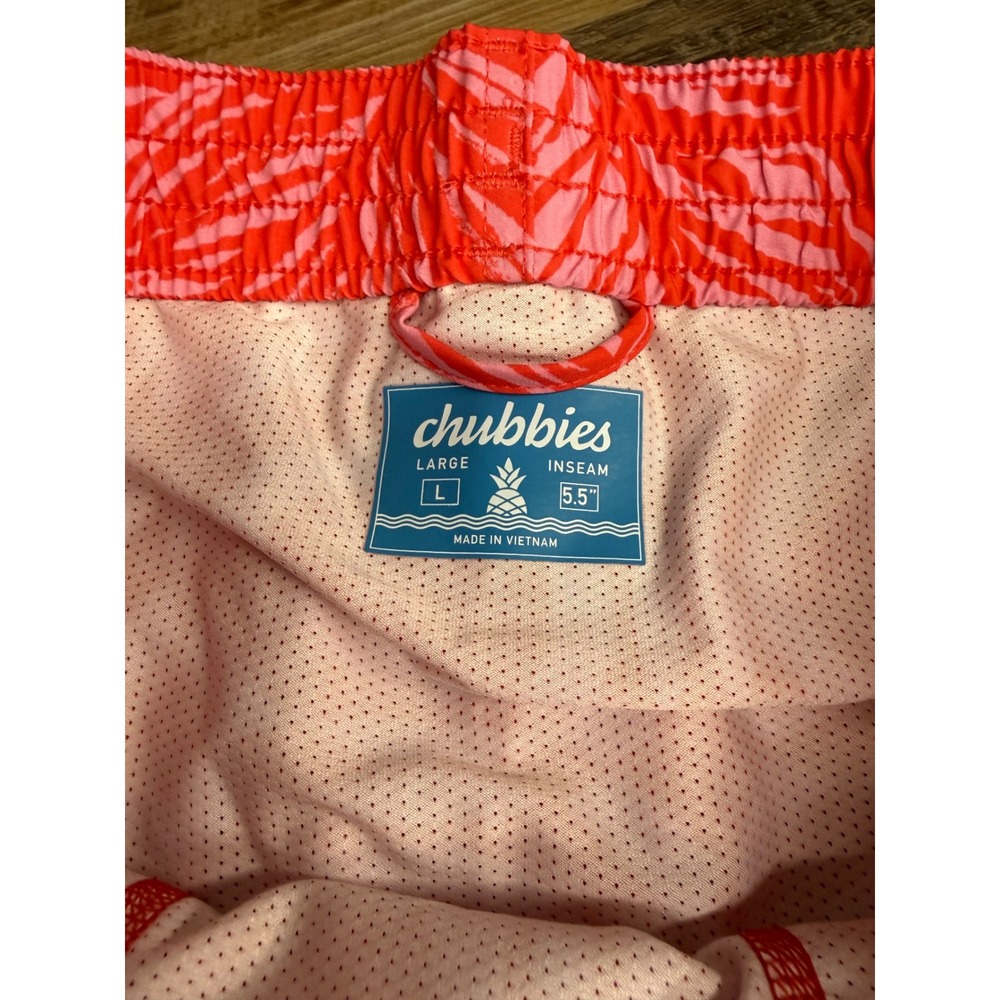 Chubbies Mens Swim Trunks Large 5.5 Inseam Red Pink Tropical Hibiscus Floral - Picture 2 of 3